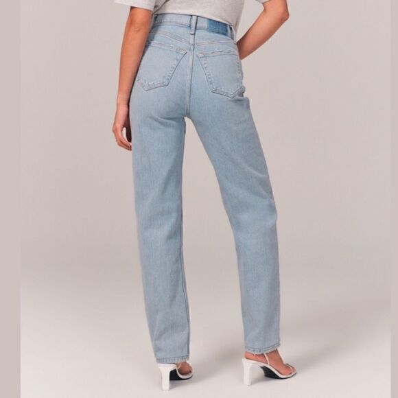 Abercrombie & Fitch Curve Love Crossover Dad High Rise Straight Leg Jeans - Picture 4 of 10